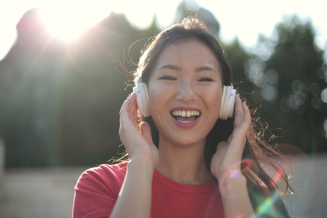 Right AirPod Not Working? Here Is How to Fix It
